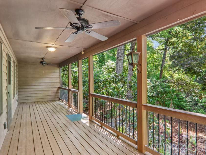 1952 Davis Mountain Road, Hendersonville, NC 28739.  MLS# CAR4394172, YatesRealty ID 32620. 