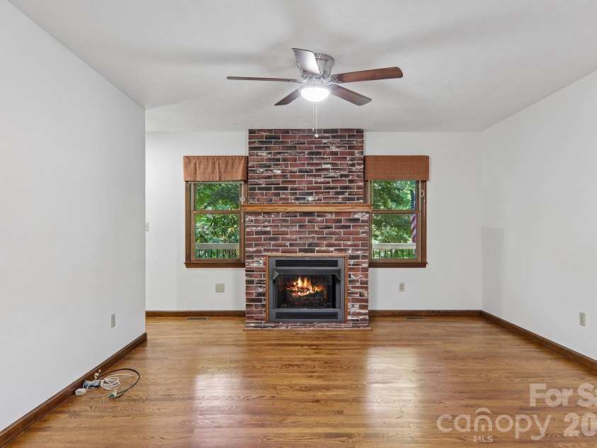 1952 Davis Mountain Road, Hendersonville, NC 28739.  MLS# CAR4394172, YatesRealty ID 32620. 