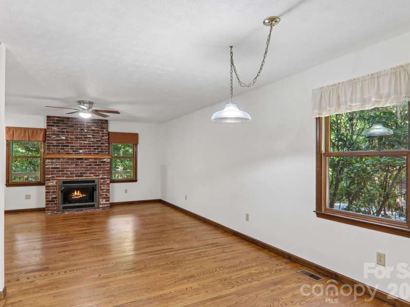 1952 Davis Mountain Road, Hendersonville, NC 28739.  MLS# CAR4394172, YatesRealty ID 32620. 