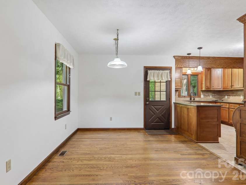 1952 Davis Mountain Road, Hendersonville, NC 28739.  MLS# CAR4394172, YatesRealty ID 32620. 