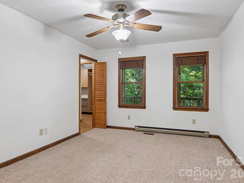 1952 Davis Mountain Road, Hendersonville, NC 28739.  MLS# CAR4394172, YatesRealty ID 32620. 