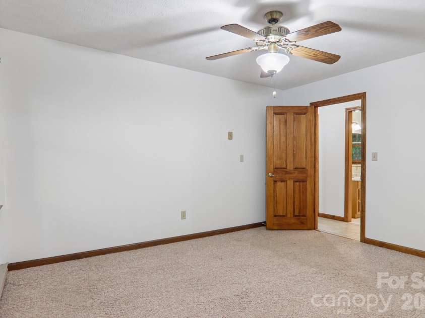 1952 Davis Mountain Road, Hendersonville, NC 28739.  MLS# CAR4394172, YatesRealty ID 32620. 