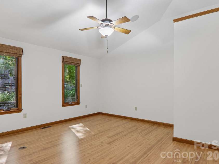 1952 Davis Mountain Road, Hendersonville, NC 28739.  MLS# CAR4394172, YatesRealty ID 32620. 