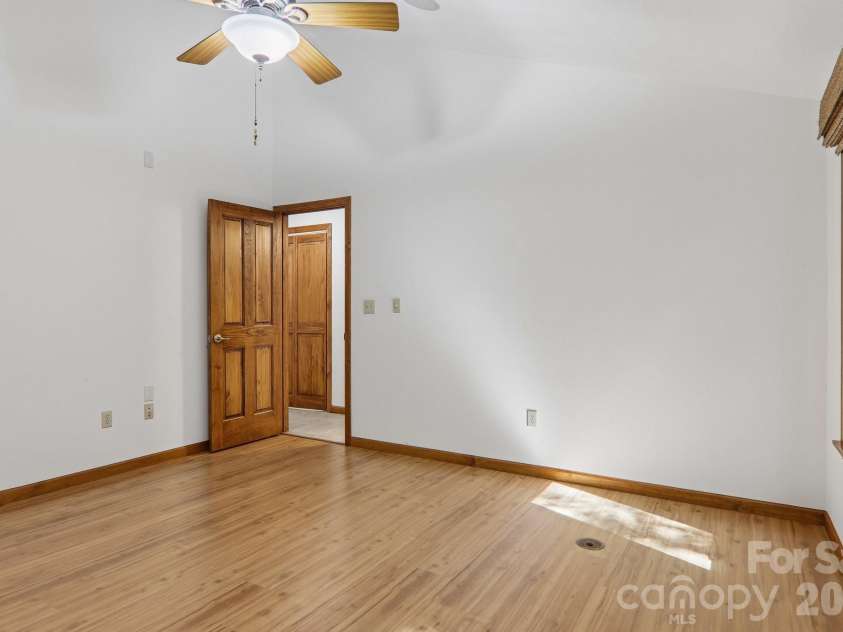 1952 Davis Mountain Road, Hendersonville, NC 28739.  MLS# CAR4394172, YatesRealty ID 32620. 