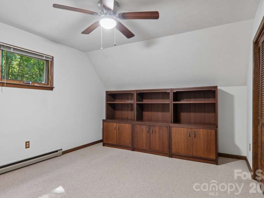 1952 Davis Mountain Road, Hendersonville, NC 28739.  MLS# CAR4394172, YatesRealty ID 32620. 
