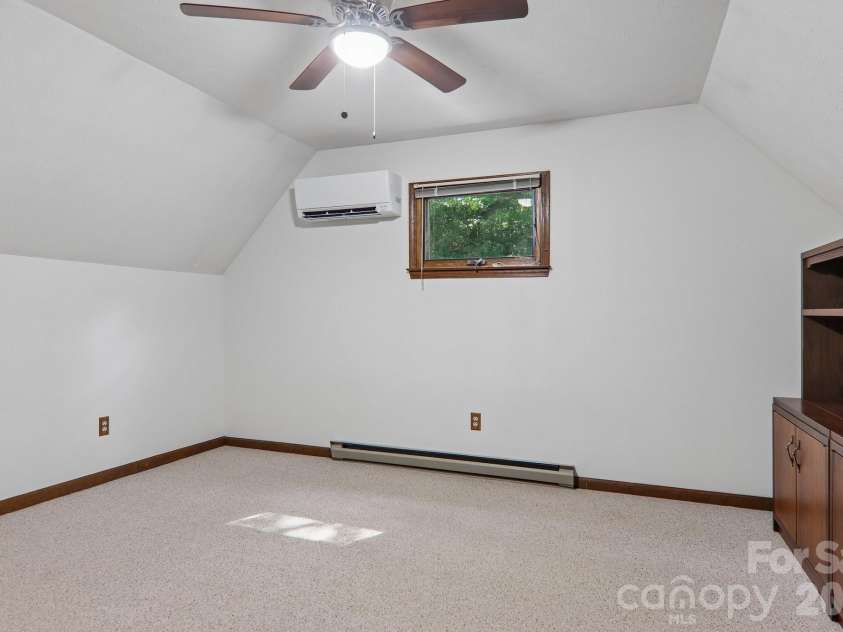 1952 Davis Mountain Road, Hendersonville, NC 28739.  MLS# CAR4394172, YatesRealty ID 32620. 