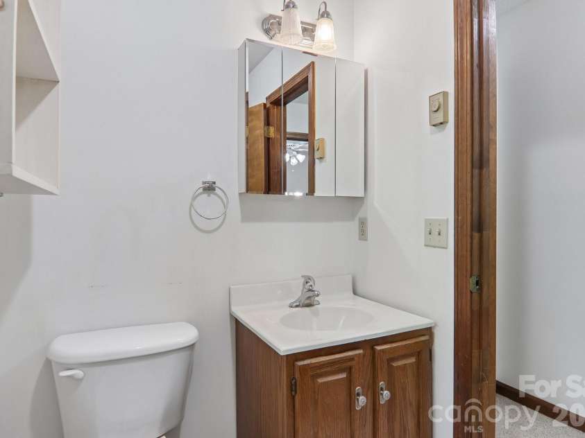 1952 Davis Mountain Road, Hendersonville, NC 28739.  MLS# CAR4394172, YatesRealty ID 32620. 