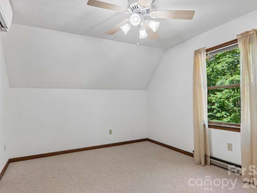 1952 Davis Mountain Road, Hendersonville, NC 28739.  MLS# CAR4394172, YatesRealty ID 32620. 