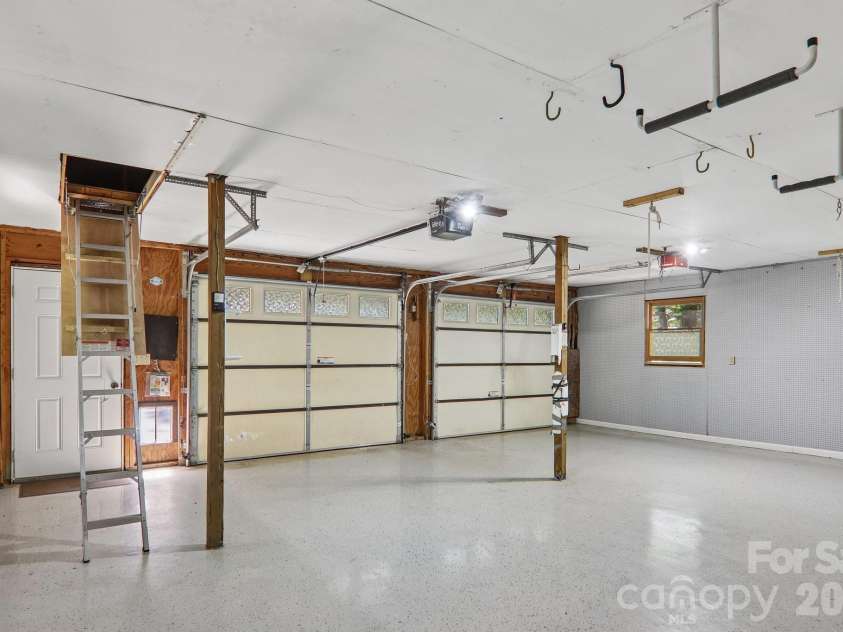 1952 Davis Mountain Road, Hendersonville, NC 28739.  MLS# CAR4394172, YatesRealty ID 32620. 