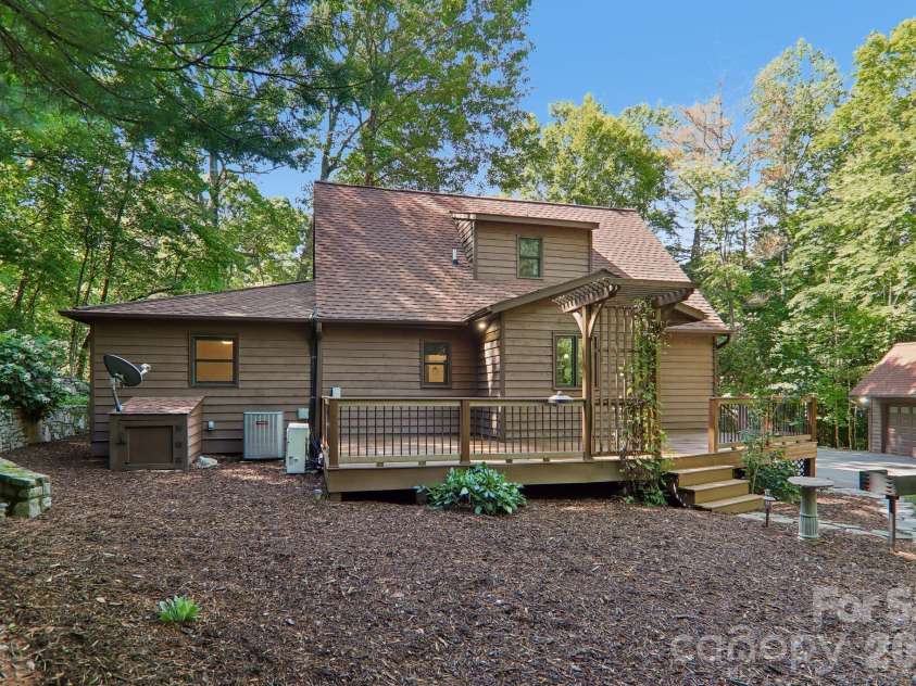 1952 Davis Mountain Road, Hendersonville, NC 28739.  MLS# CAR4394172, YatesRealty ID 32620. 
