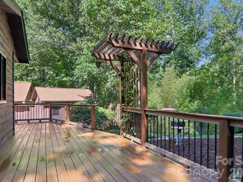 1952 Davis Mountain Road, Hendersonville, NC 28739.  MLS# CAR4394172, YatesRealty ID 32620. 