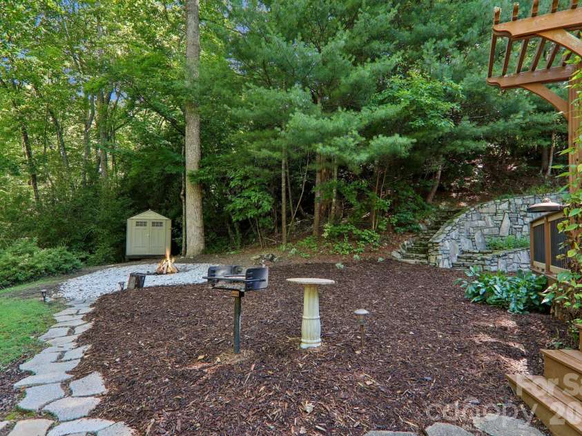 1952 Davis Mountain Road, Hendersonville, NC 28739.  MLS# CAR4394172, YatesRealty ID 32620. 