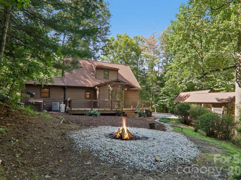 1952 Davis Mountain Road, Hendersonville, NC 28739.  MLS# CAR4394172, YatesRealty ID 32620. 