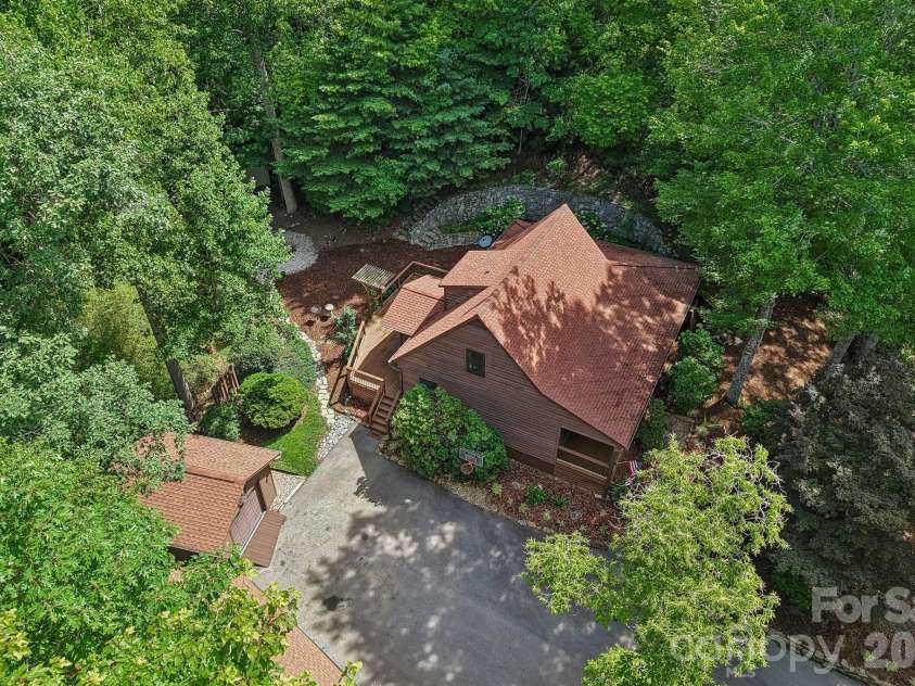 1952 Davis Mountain Road, Hendersonville, NC 28739.  MLS# CAR4394172, YatesRealty ID 32620. 