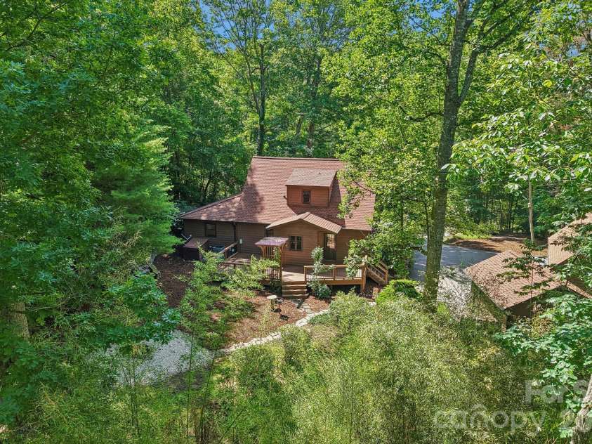1952 Davis Mountain Road, Hendersonville, NC 28739.  MLS# CAR4394172, YatesRealty ID 32620. 