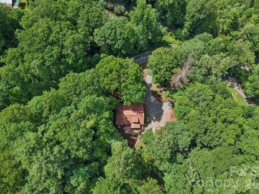 1952 Davis Mountain Road, Hendersonville, NC 28739.  MLS# CAR4394172, YatesRealty ID 32620. 