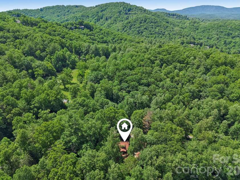 1952 Davis Mountain Road, Hendersonville, NC 28739.  MLS# CAR4394172, YatesRealty ID 32620. 