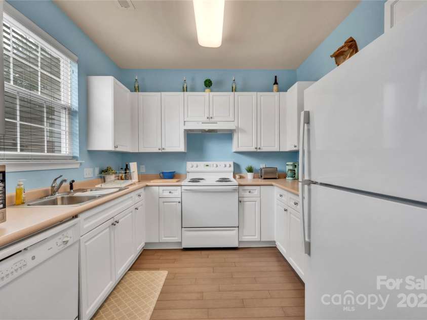 926 Claybrook Circle, Gastonia, NC 28054.  MLS# CAR4284351, YatesRealty ID 32621. 