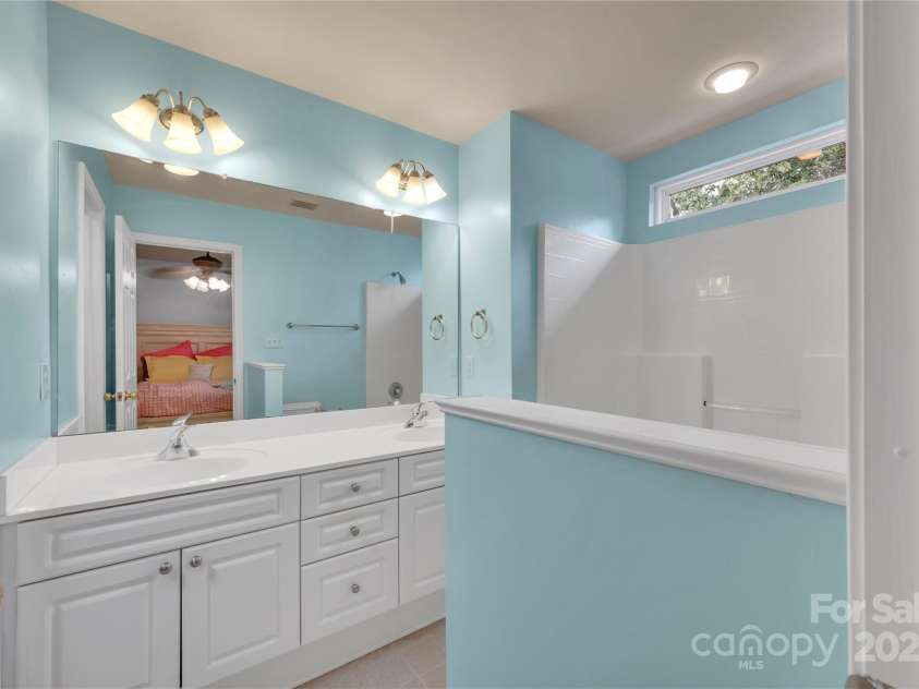 926 Claybrook Circle, Gastonia, NC 28054.  MLS# CAR4284351, YatesRealty ID 32621. 