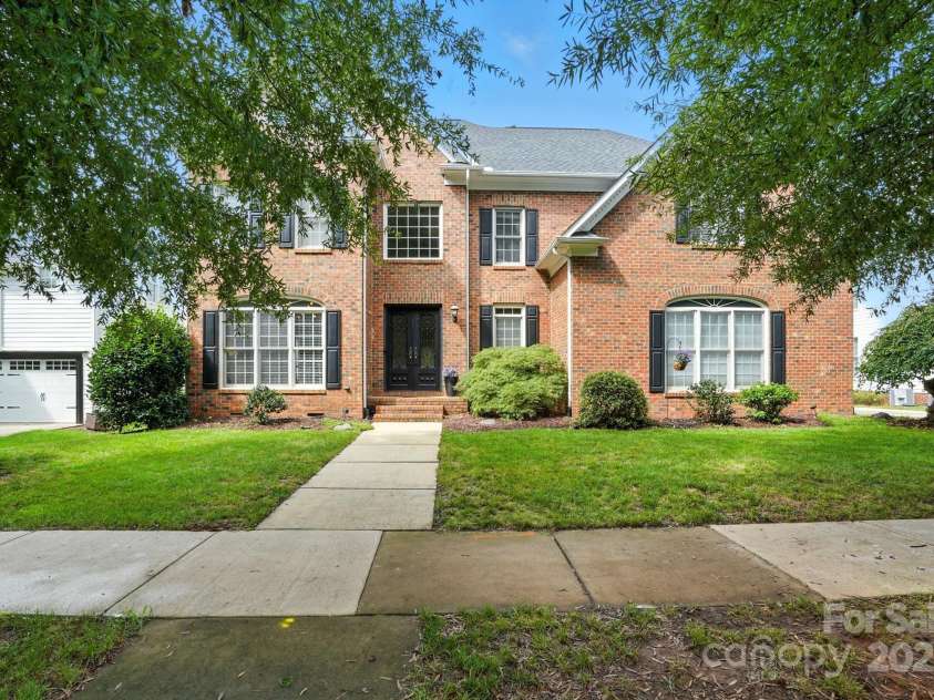 16135 Hallaton Drive, Huntersville, NC 28078.  MLS# CAR4291931, YatesRealty ID 32622. 