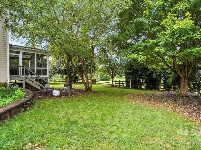 16135 Hallaton Drive, Huntersville, NC 28078.  MLS# CAR4291931, YatesRealty ID 32622. 