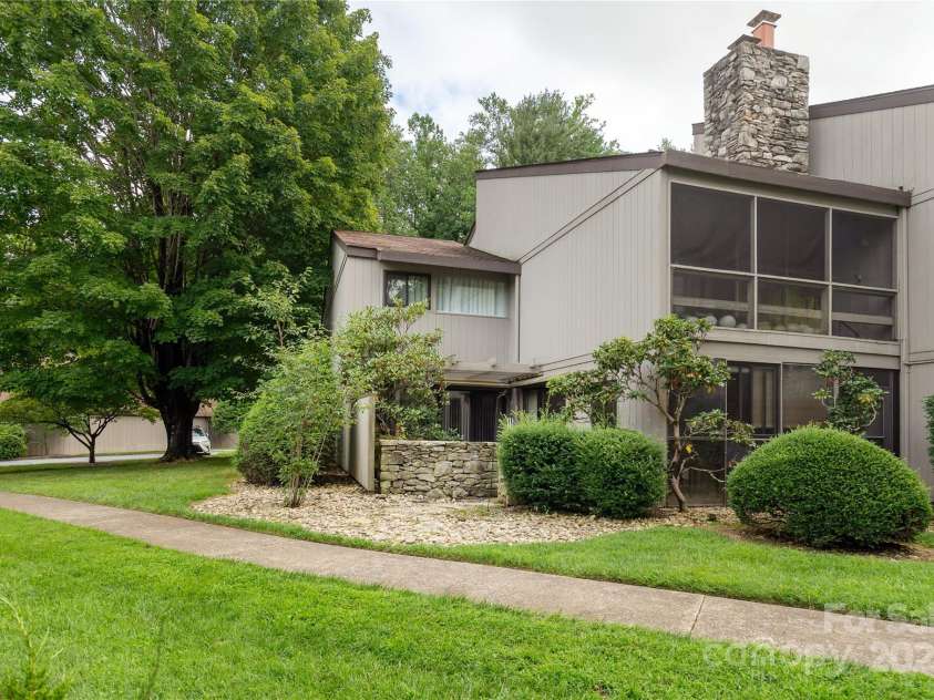 18 Lakemoor Lane, Hendersonville, NC 28739.  MLS# CAR4291617, YatesRealty ID 32623. 