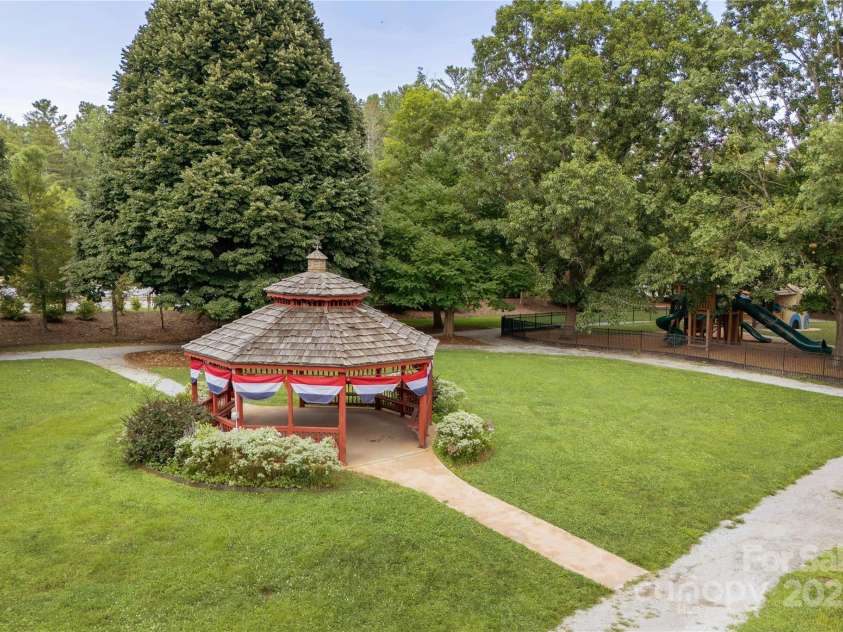 18 Lakemoor Lane, Hendersonville, NC 28739.  MLS# CAR4291617, YatesRealty ID 32623. 