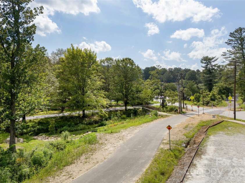 18 Lakemoor Lane, Hendersonville, NC 28739.  MLS# CAR4291617, YatesRealty ID 32623. 