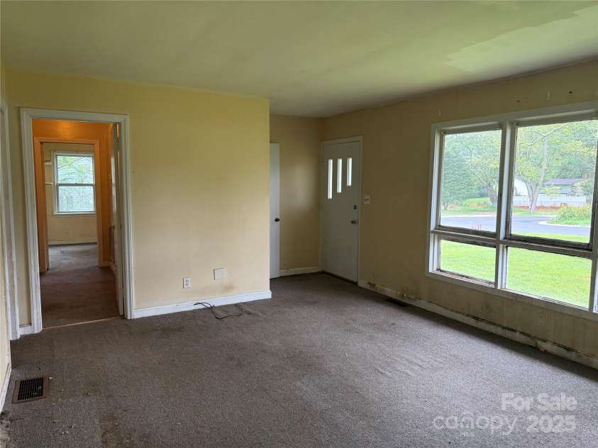 103 18th Street, Kannapolis, NC 28081.  MLS# CAR4290631, YatesRealty ID 32624. 