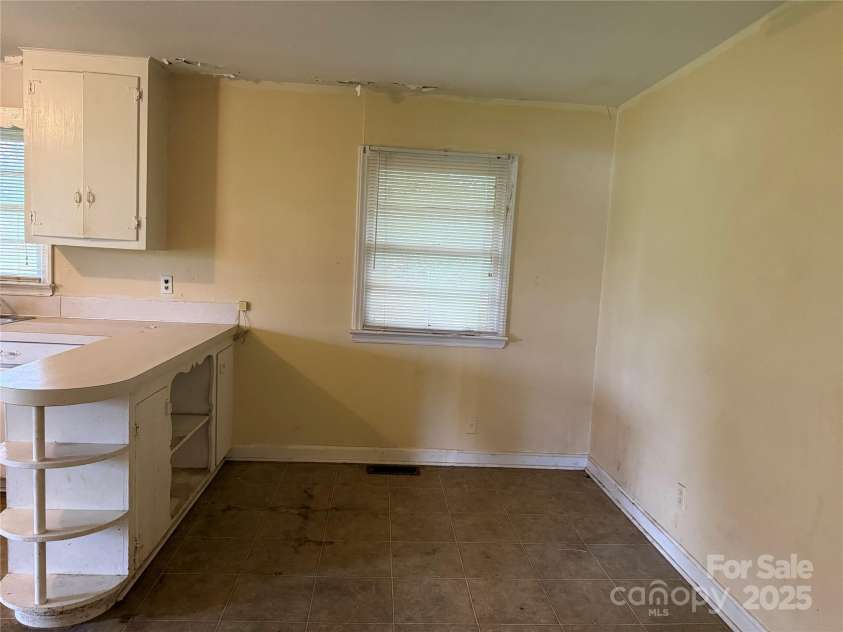 103 18th Street, Kannapolis, NC 28081.  MLS# CAR4290631, YatesRealty ID 32624. 