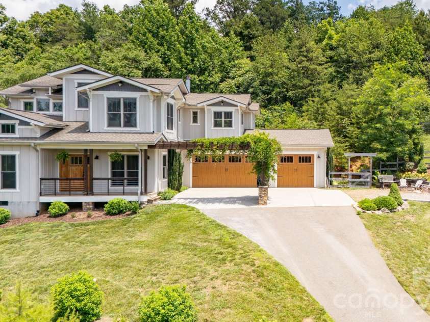 45 Barebridge Hills Drive, Asheville, NC 28804.  MLS# CAR4393566, YatesRealty ID 32625. 