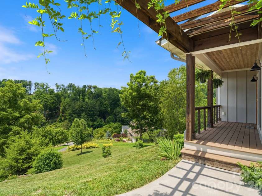 45 Barebridge Hills Drive, Asheville, NC 28804.  MLS# CAR4393566, YatesRealty ID 32625. 