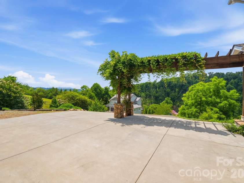 45 Barebridge Hills Drive, Asheville, NC 28804.  MLS# CAR4393566, YatesRealty ID 32625. 