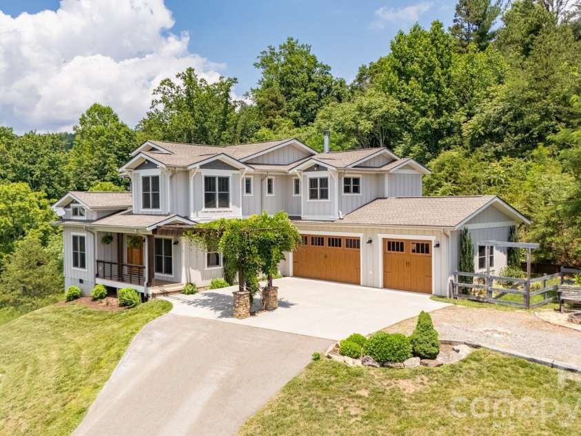 45 Barebridge Hills Drive, Asheville, NC 28804.  MLS# CAR4393566, YatesRealty ID 32625. 
