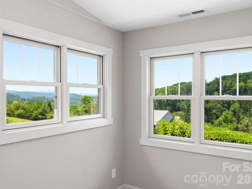 45 Barebridge Hills Drive, Asheville, NC 28804.  MLS# CAR4393566, YatesRealty ID 32625. En Suite BR Upper Level