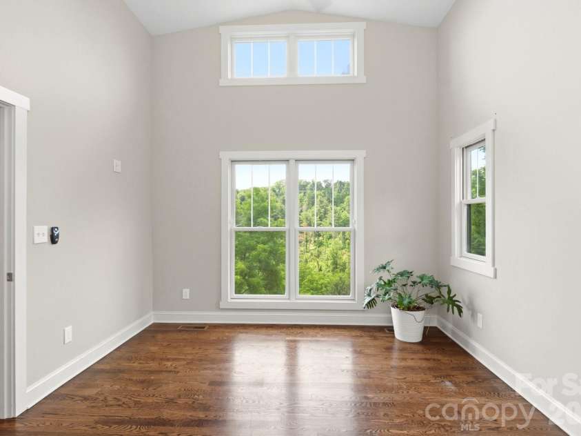 45 Barebridge Hills Drive, Asheville, NC 28804.  MLS# CAR4393566, YatesRealty ID 32625. Primary BR