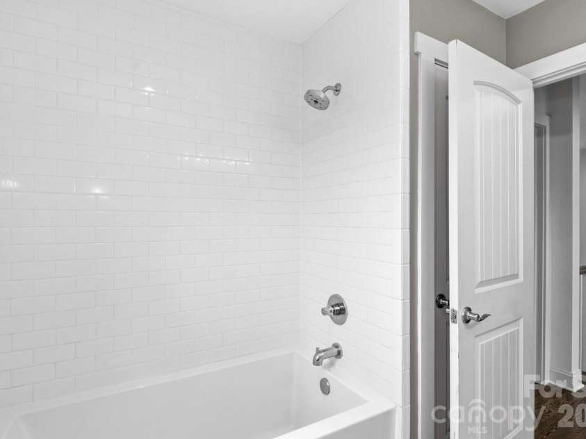 45 Barebridge Hills Drive, Asheville, NC 28804.  MLS# CAR4393566, YatesRealty ID 32625. Upper Level Full Bath