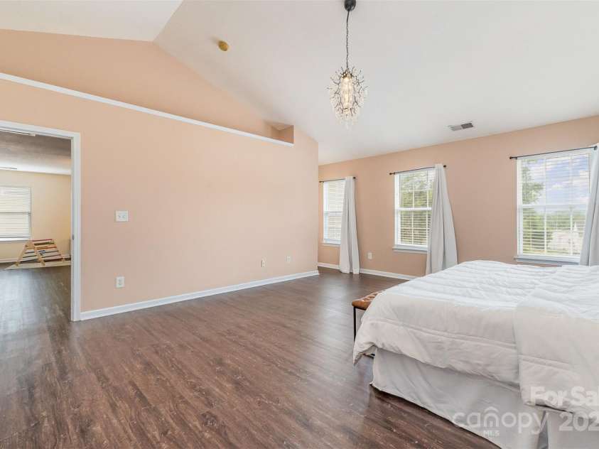 528 Goodloe Drive, Charlotte, NC 28262.  MLS# CAR4274273, YatesRealty ID 32625. 