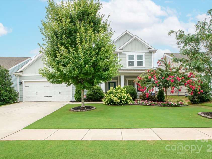 1061 Ansley Park Drive, Fort Mill, SC 29707.  MLS# CAR4281028, YatesRealty ID 32626. Conveniently located just 5–10 minutes from shopping destinations like Lowe’s and The Promenade at Carolina Reserve, as well as grocery stores, gas stations, and a variety of restaurants.