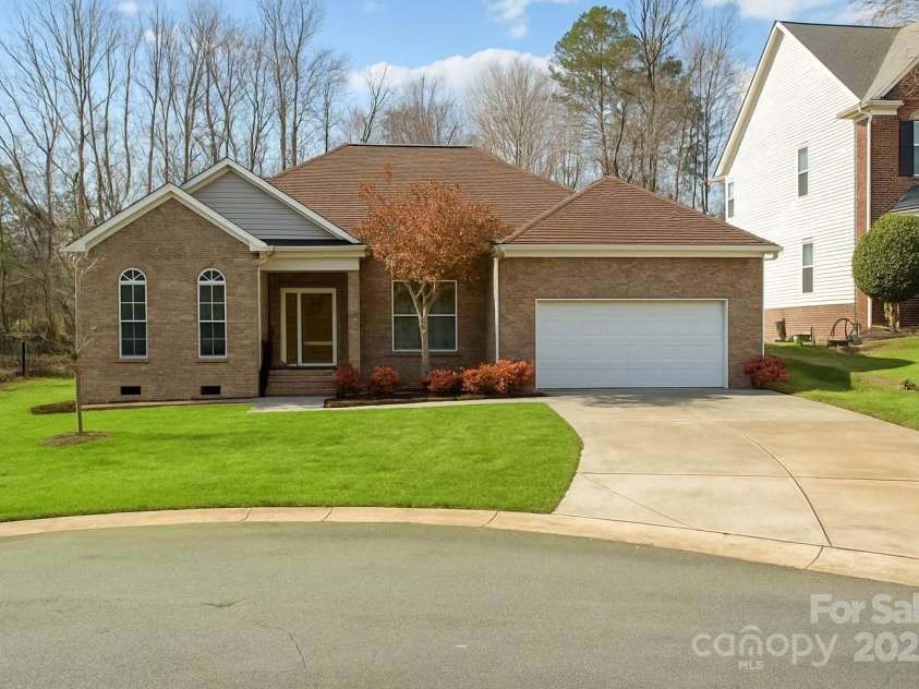 10179 Claybrooke Drive, Charlotte, NC 28262.  MLS# CAR4281474, YatesRealty ID 32627. Cul-de-sac Lot (Lawn is virtually enhanced)