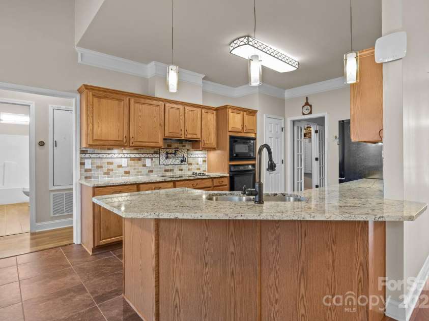 10179 Claybrooke Drive, Charlotte, NC 28262.  MLS# CAR4281474, YatesRealty ID 32627. Kitchen