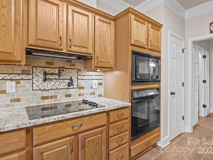 10179 Claybrooke Drive, Charlotte, NC 28262.  MLS# CAR4281474, YatesRealty ID 32627. Pot filler and other appliances