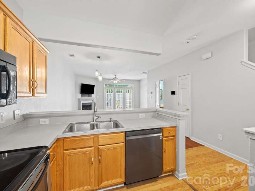 8244 Carob Tree Lane, Charlotte, NC 28215.  MLS# CAR4390168, YatesRealty ID 32627. 