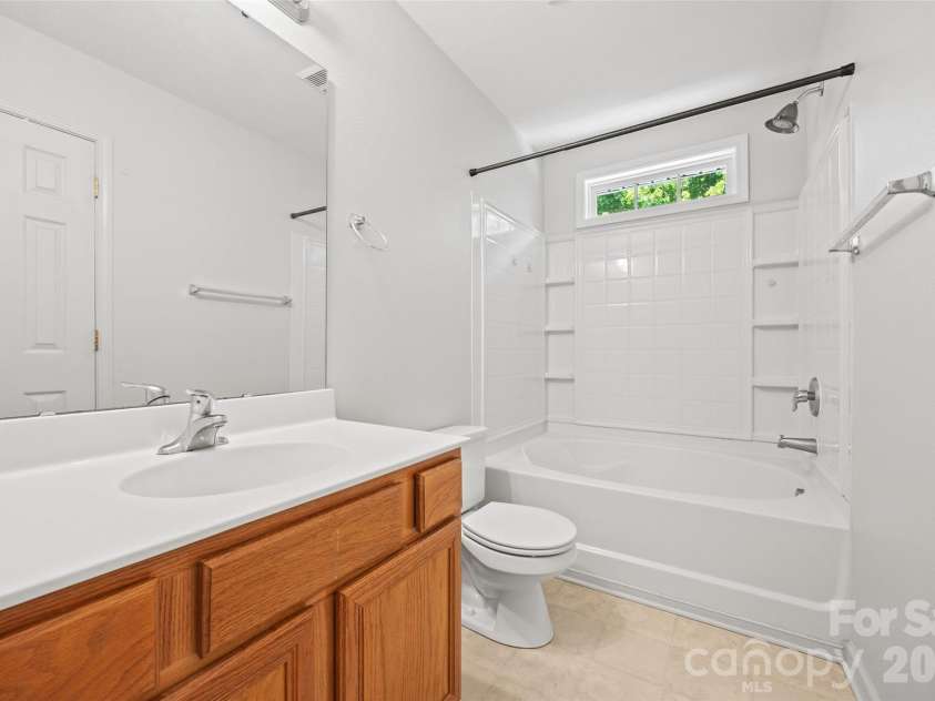 8244 Carob Tree Lane, Charlotte, NC 28215.  MLS# CAR4390168, YatesRealty ID 32627. 