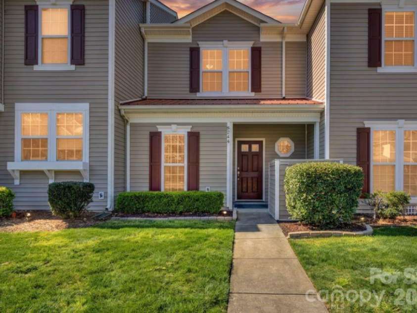 8244 Carob Tree Lane, Charlotte, NC 28215.  MLS# CAR4390168, YatesRealty ID 32627. 
