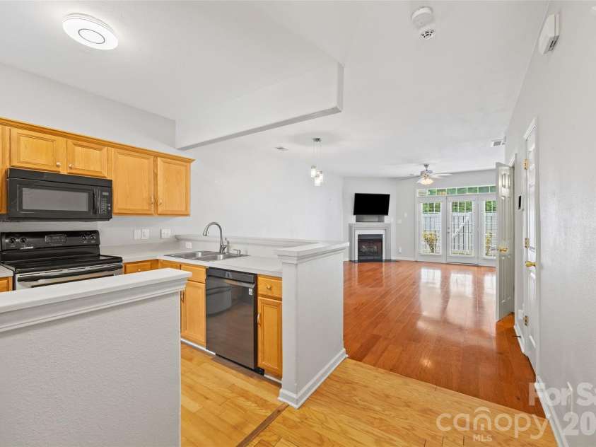 8244 Carob Tree Lane, Charlotte, NC 28215.  MLS# CAR4390168, YatesRealty ID 32627. Open concept