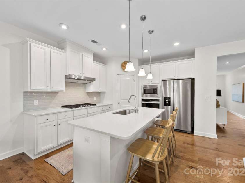 9302 Dufaux Drive, Charlotte, NC 28278.  MLS# CAR4291286, YatesRealty ID 32629. 