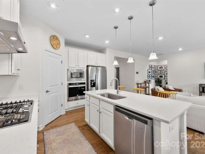 9302 Dufaux Drive, Charlotte, NC 28278.  MLS# CAR4291286, YatesRealty ID 32629. 