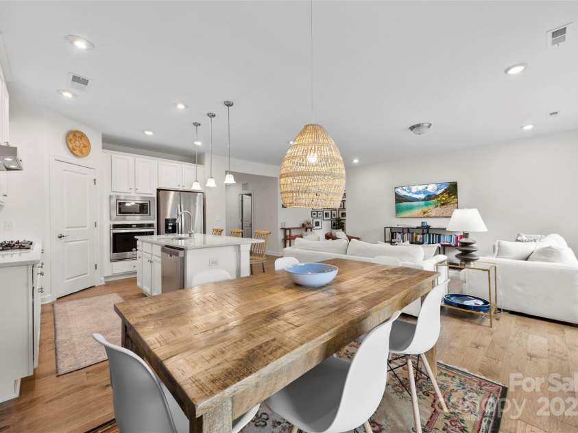 9302 Dufaux Drive, Charlotte, NC 28278.  MLS# CAR4291286, YatesRealty ID 32629. 
