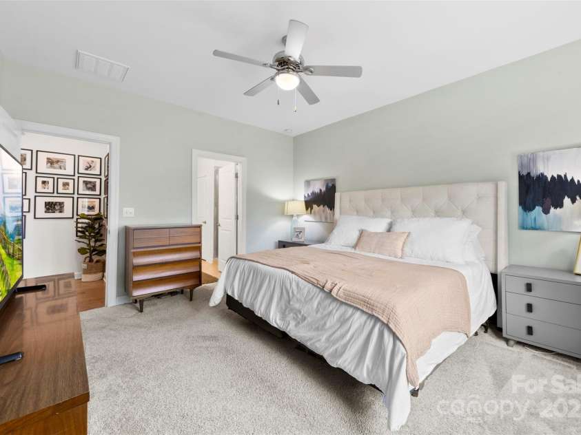 9302 Dufaux Drive, Charlotte, NC 28278.  MLS# CAR4291286, YatesRealty ID 32629. 